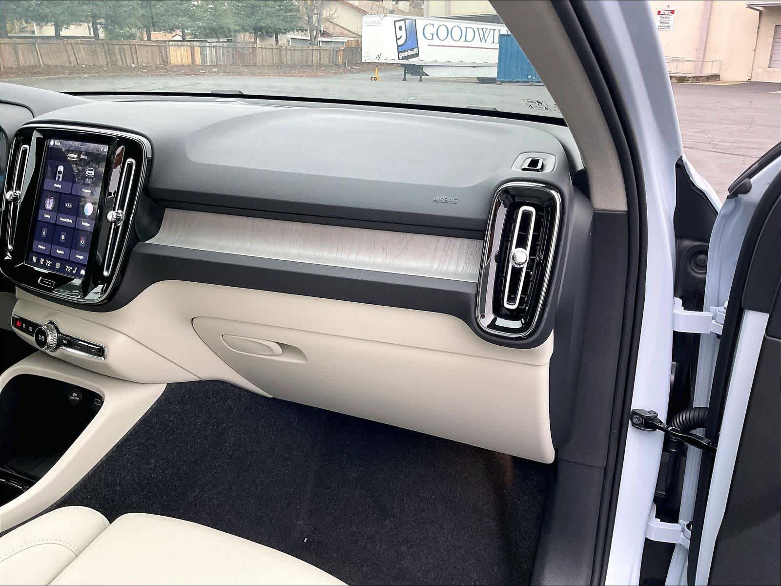 New 2026 Volvo XC40 B5 Plus w/ Protection Package Premier AWD/4WD image 28