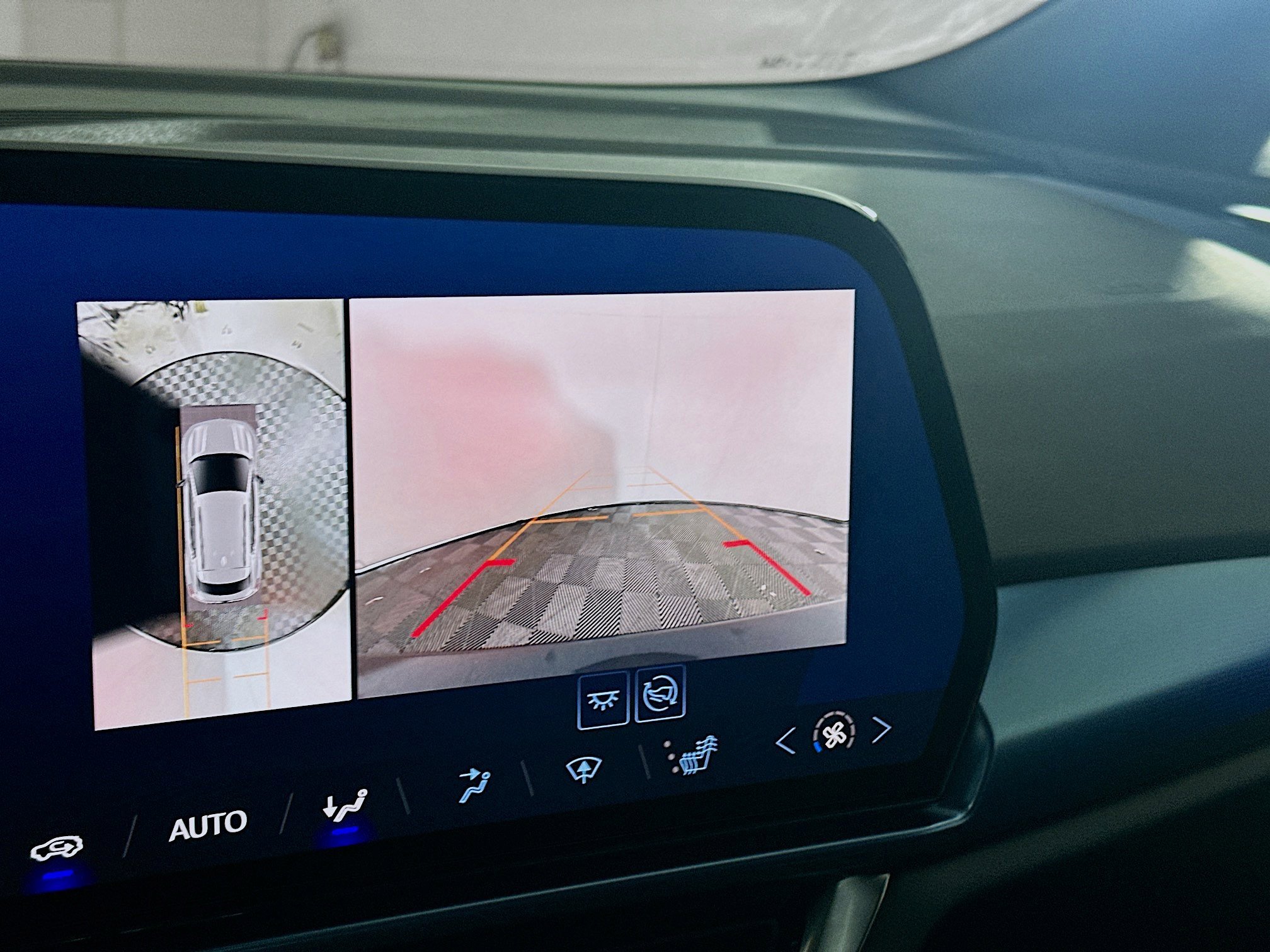 Used 2025 Chevrolet Equinox EV LT w/ Convenience Package image 23