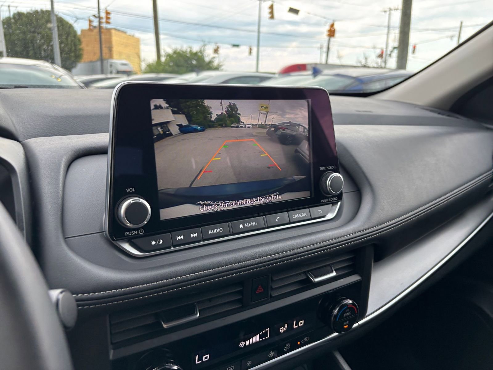 Used 2025 Nissan Rogue SV FWD image 25