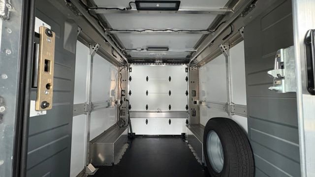 Used 2024 Chevrolet Brightdrop 400 w/ Commercial Equipment Package image 34