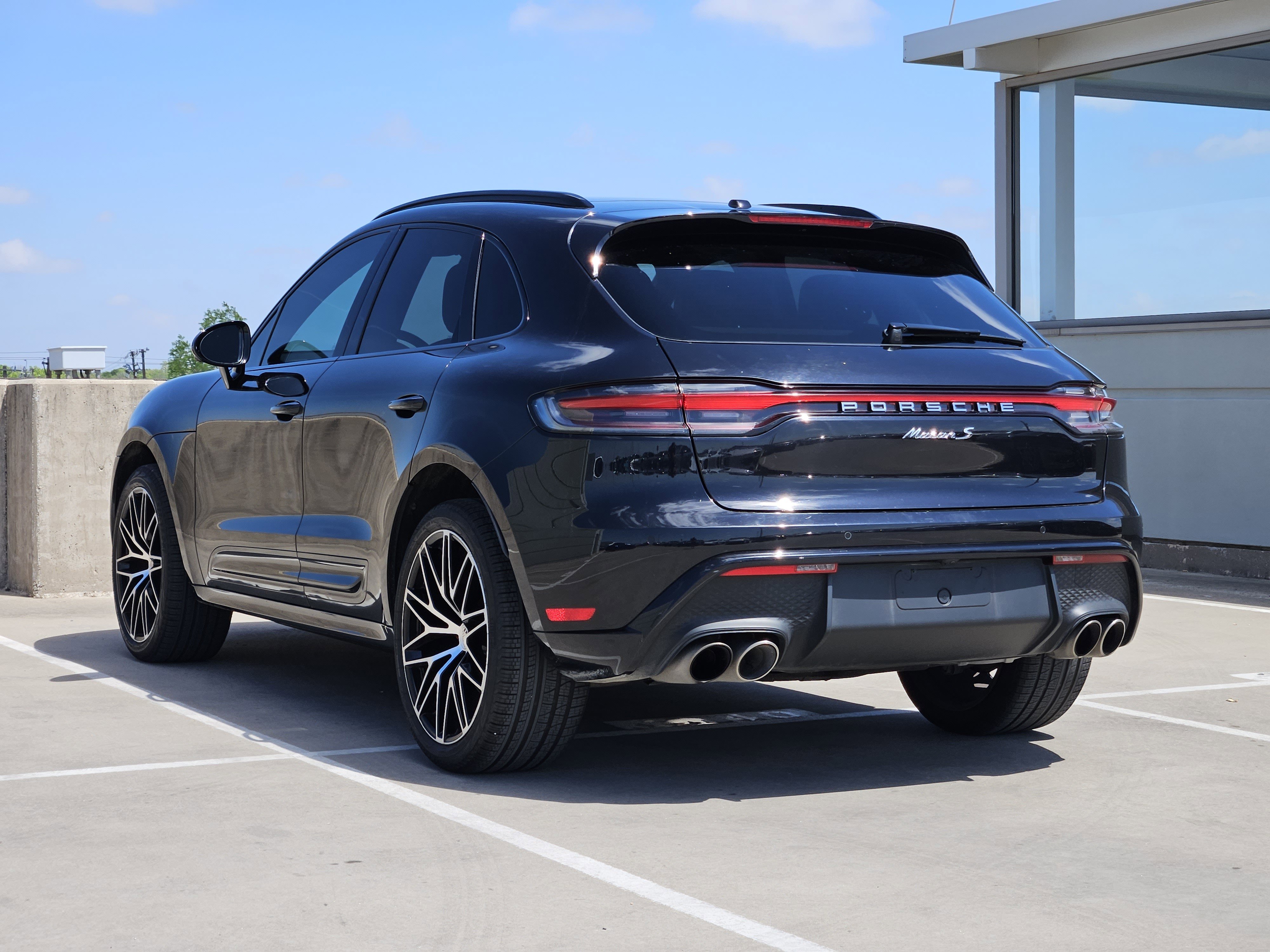 Certified 2023 Porsche Macan S image 3
