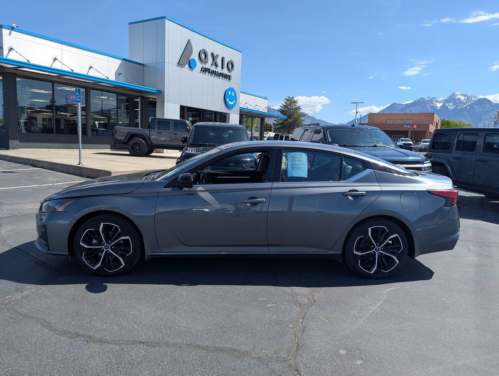 Used 2025 Nissan Altima 2.5 SR w/ SR Premium Package FWD image 8