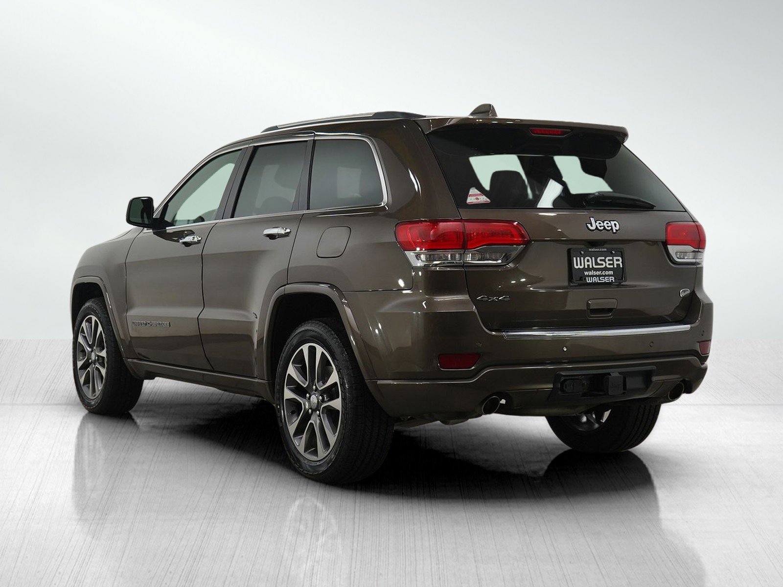 Used 2018 Jeep Grand Cherokee Overland image 3