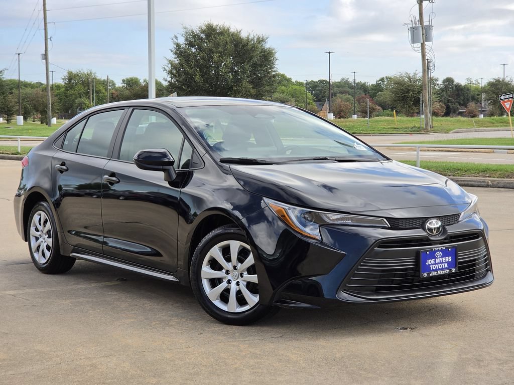 Used 2026 Toyota Corolla LE FWD image 2