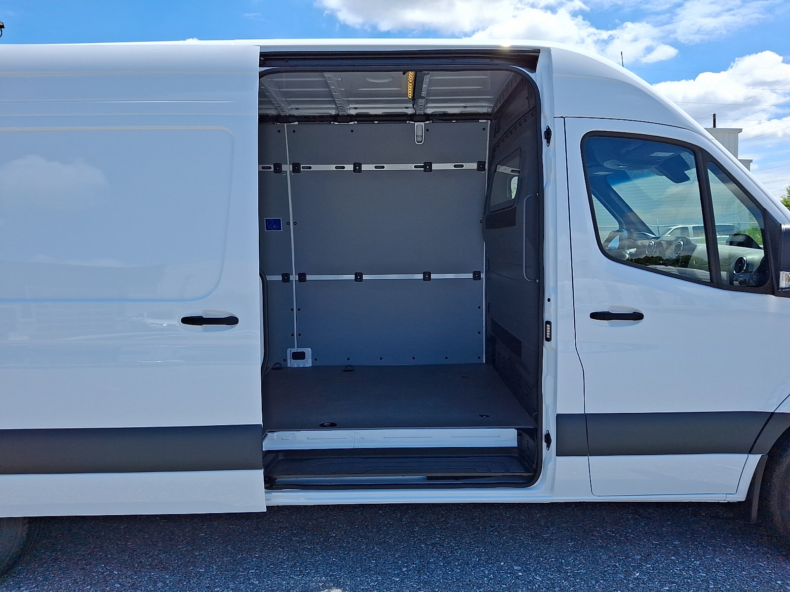 Used 2026 Mercedes-Benz Sprinter 2500 image 8