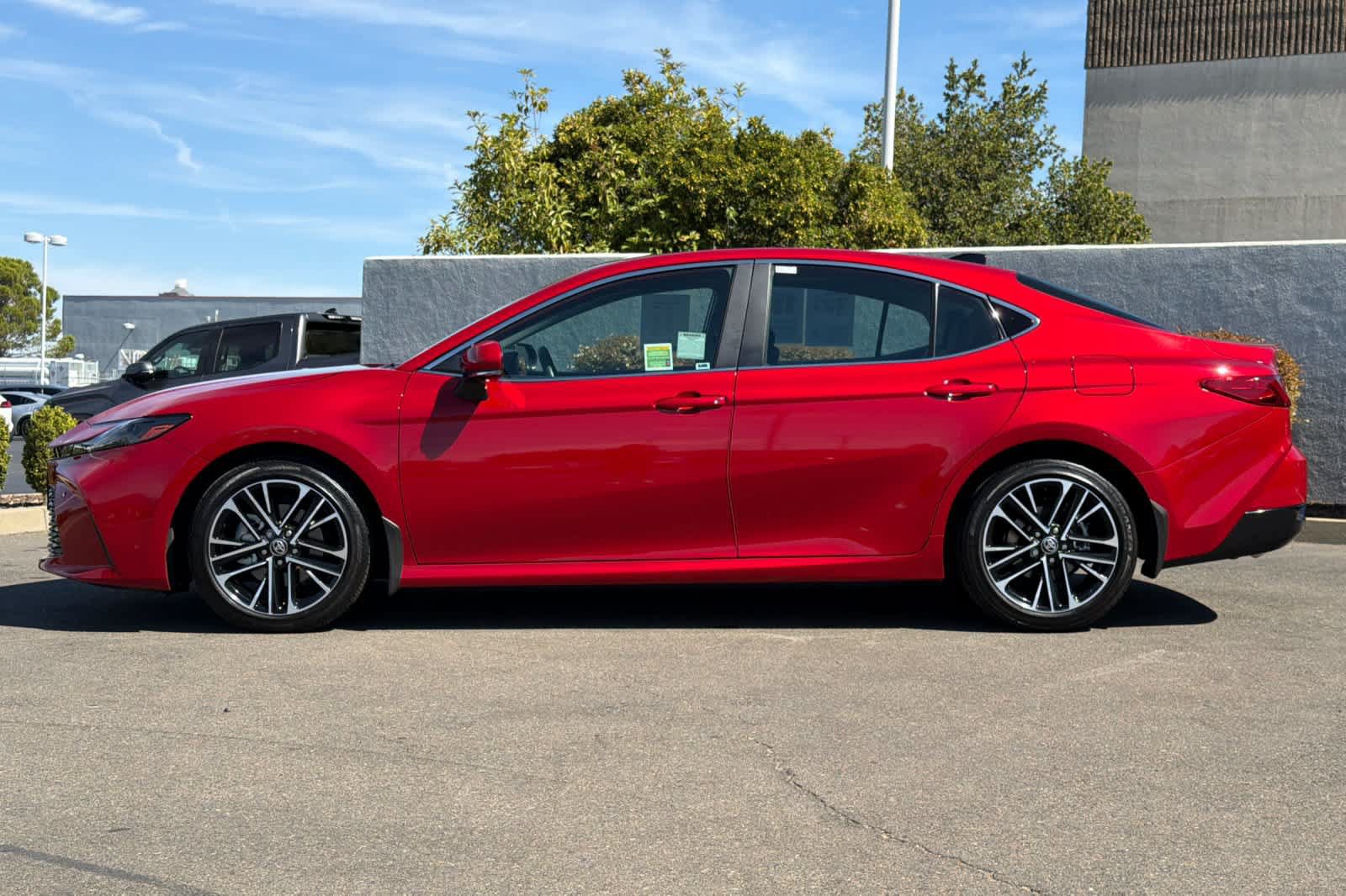 Used 2025 Toyota Camry XLE w/ Premium Plus Package AWD/4WD image 9