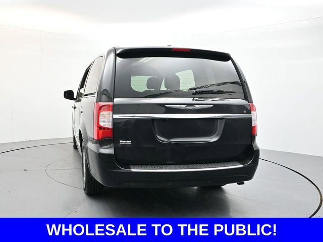Used 2014 Chrysler Town & Country Touring image 6