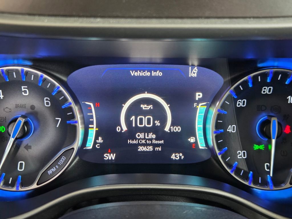 Used 2021 Chrysler Pacifica Touring-L w/ Uconnect Theater Family Group FWD image 30