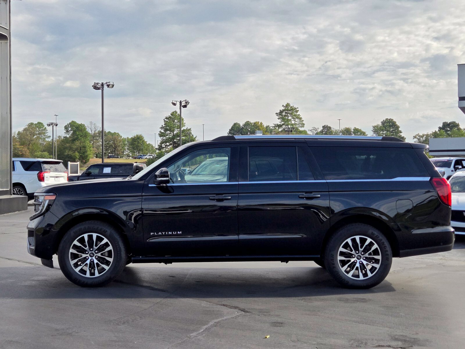 Used 2025 Ford Expedition Max Platinum AWD/4WD image 2