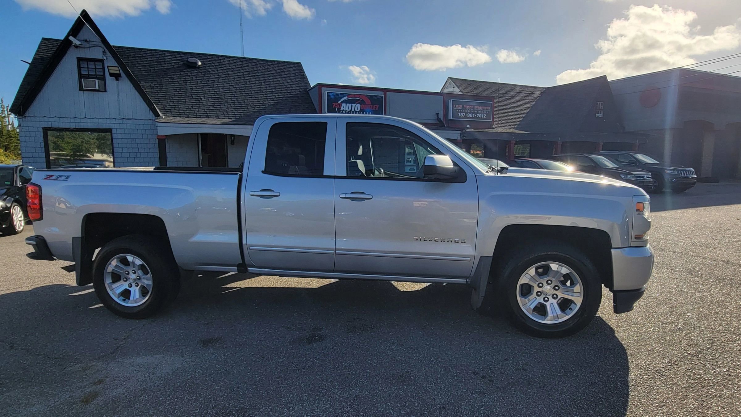 Used 2017 Chevrolet Silverado 1500 LT w/ All Star Edition image 7