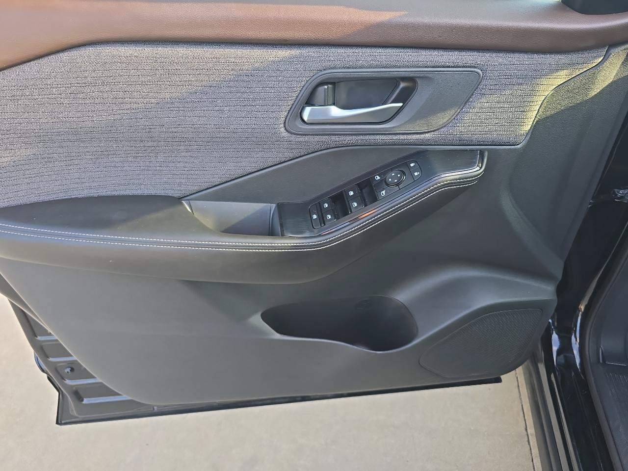 Used 2022 Nissan Rogue SV AWD/4WD image 21
