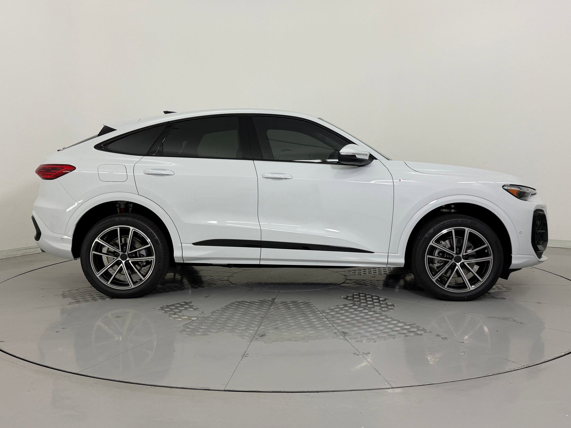 New 2026 Audi Q5 Premium Plus image 8