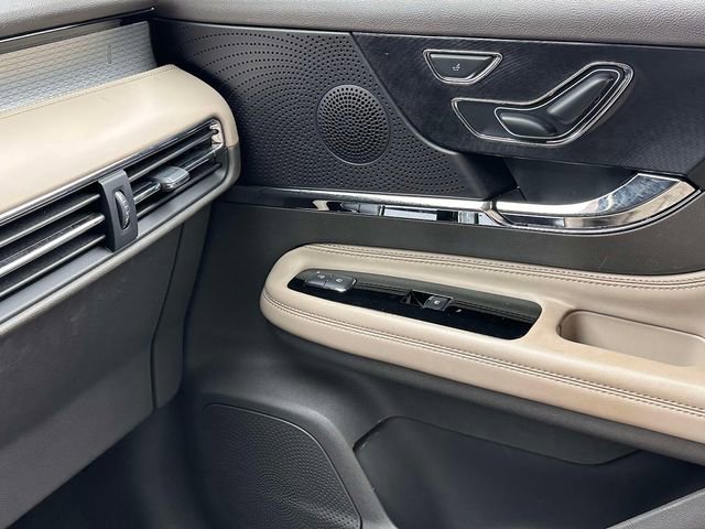 Used 2023 Lincoln Corsair AWD image 24