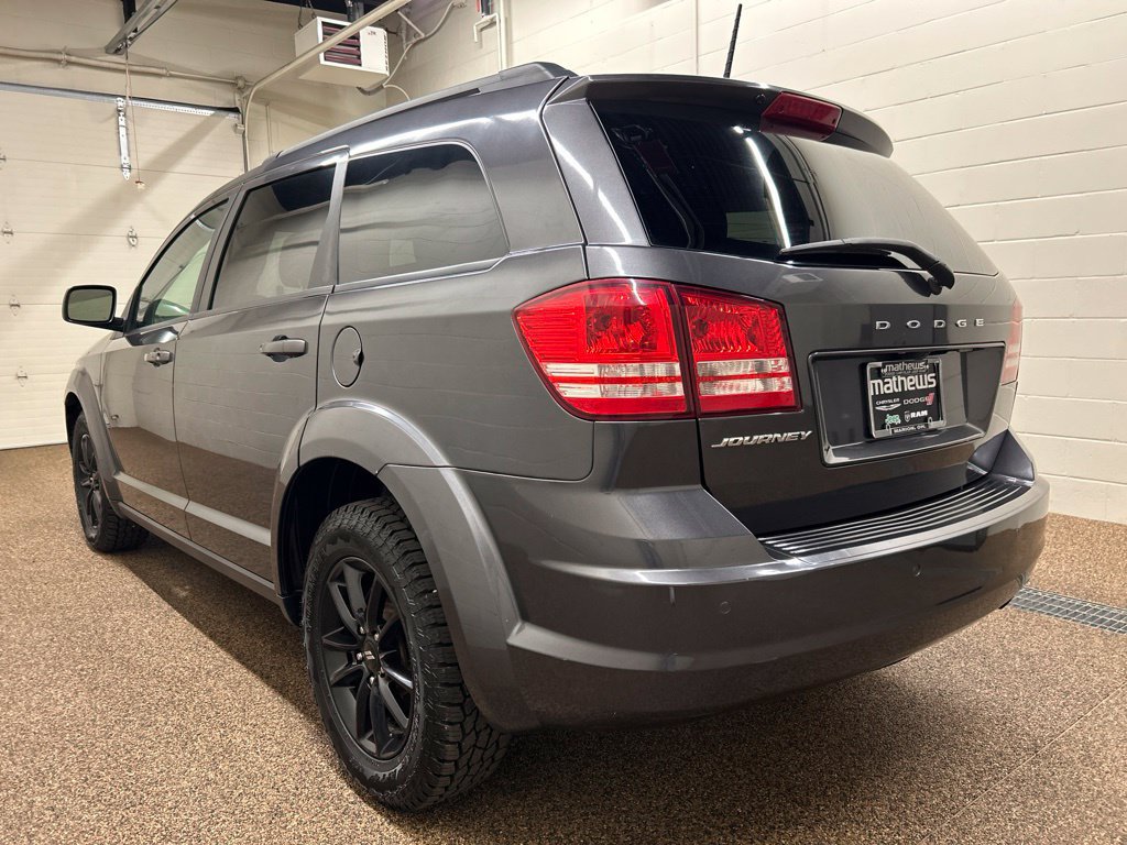 Used 2020 Dodge Journey SE w/ Blacktop Package FWD image 4