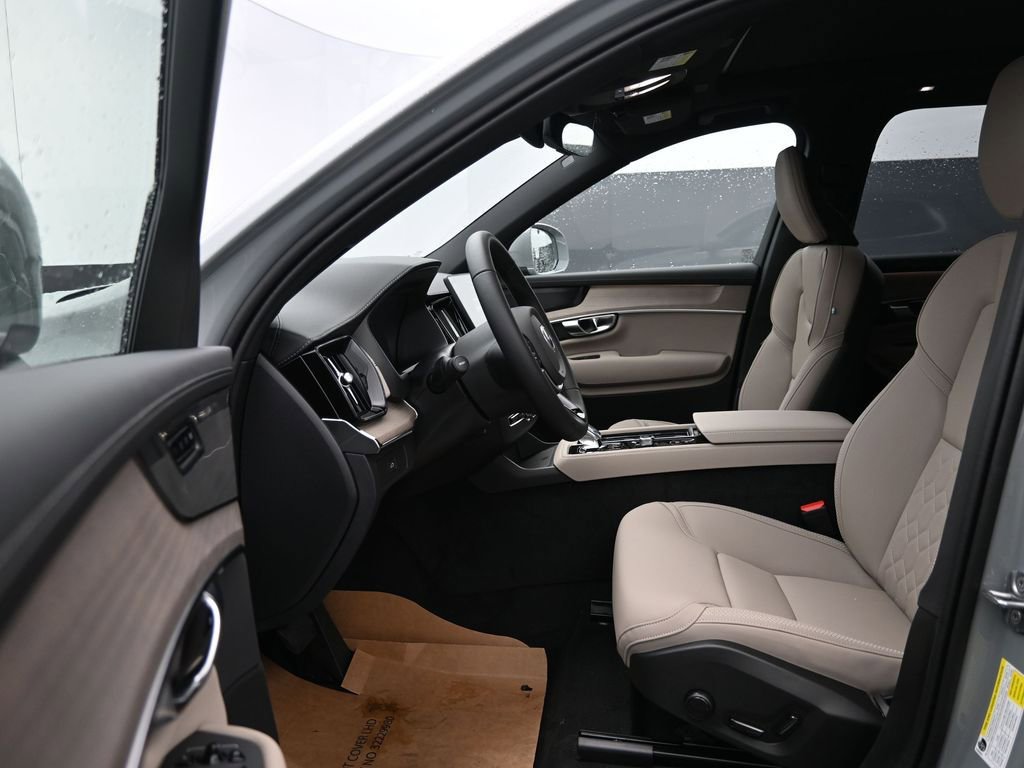 New 2026 Volvo XC90 B6 Plus w/ Protection Package Premier image 11