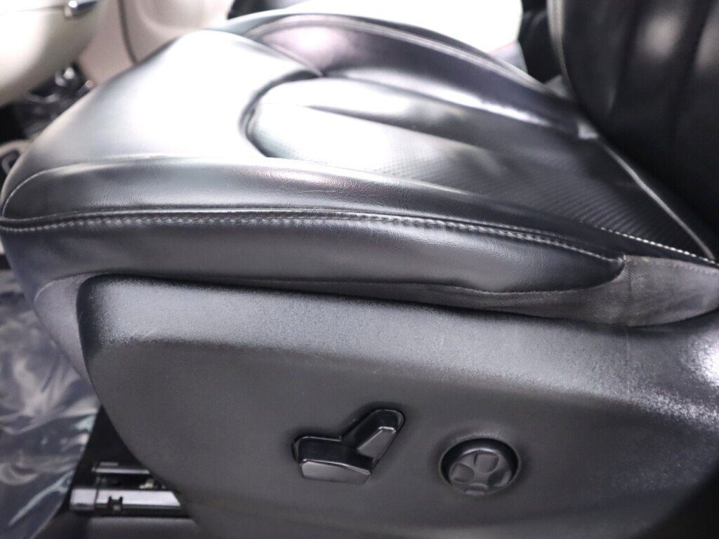 Used 2020 Chrysler Voyager Lxi FWD image 26