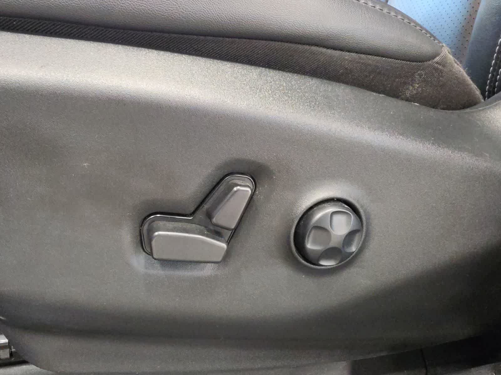 Used 2025 Chrysler Pacifica Select FWD image 15