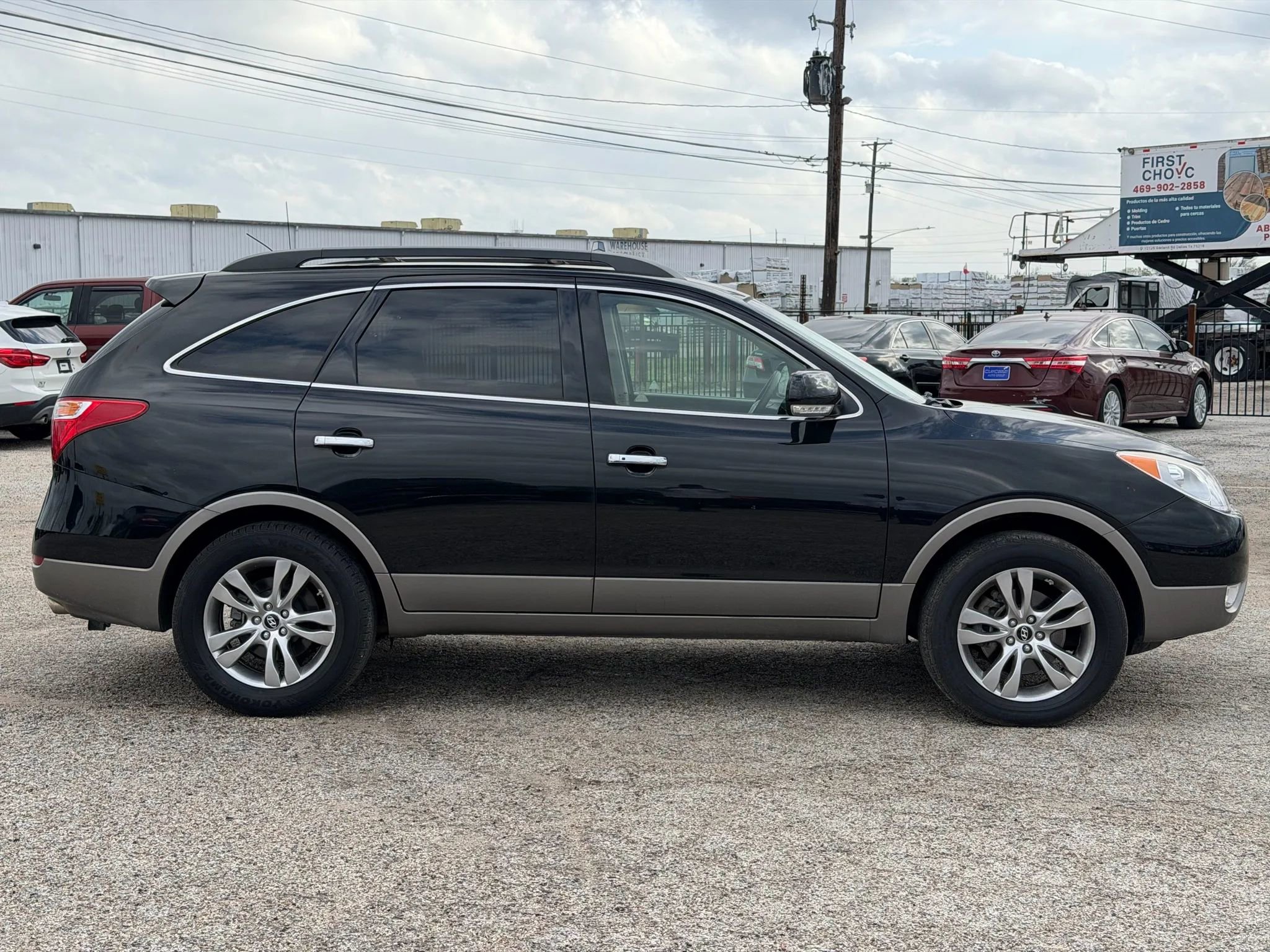 Used 2012 Hyundai Veracruz Limited w/ Entertainment Pkg image 4