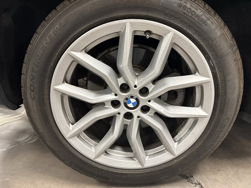 Used 2019 BMW X5 xDrive40i w/ Premium Package 2 AWD/4WD image 21