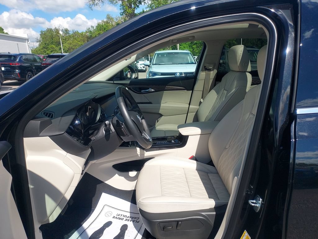 Used 2023 Buick Envision Avenir AWD/4WD image 28