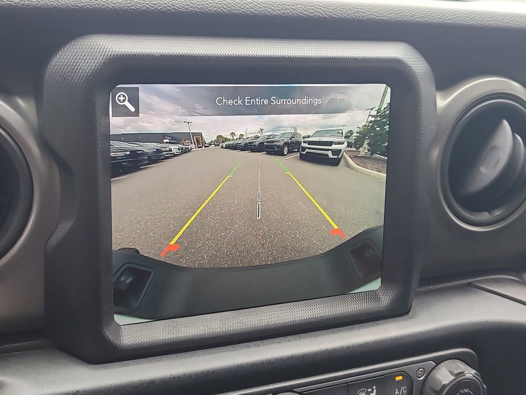 Used 2023 Jeep Gladiator Sport image 21