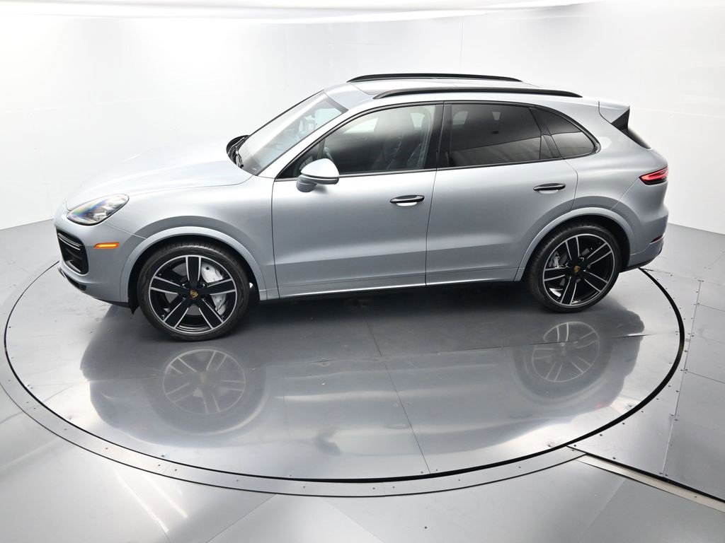 Used 2022 Porsche Cayenne Turbo image 36