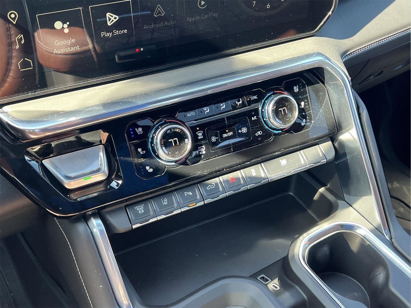 New 2026 GMC Sierra 3500 Denali Ultimate w/ LPO, Black Badging Package image 17