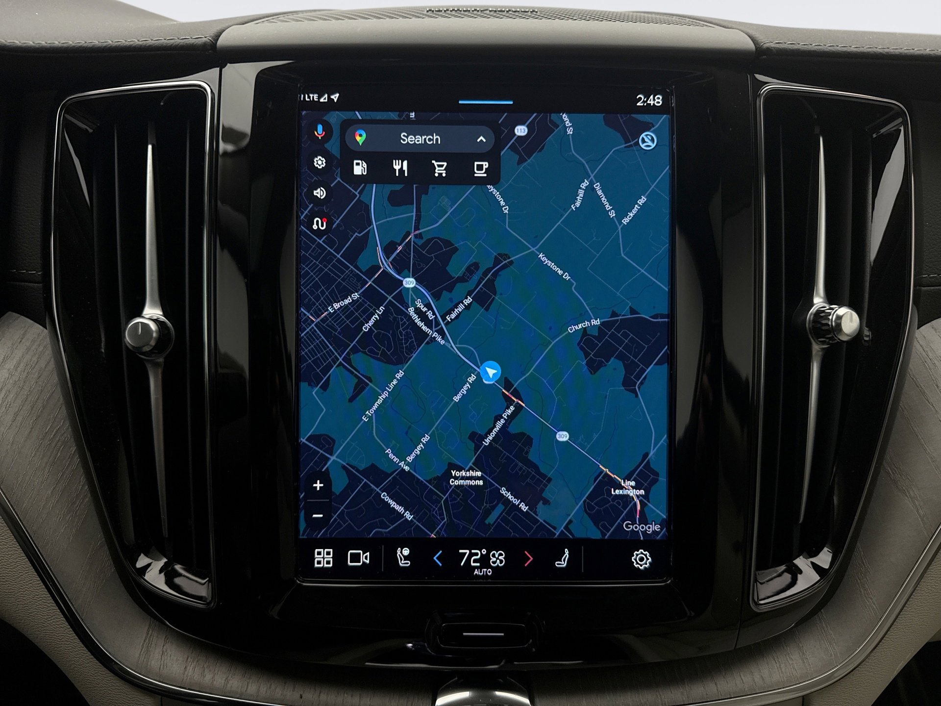 Used 2025 Volvo XC60 B5 Ultra w/ Climate Package image 15