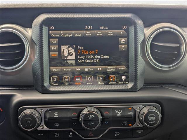 Used 2018 Jeep Wrangler Unlimited Sahara image 12