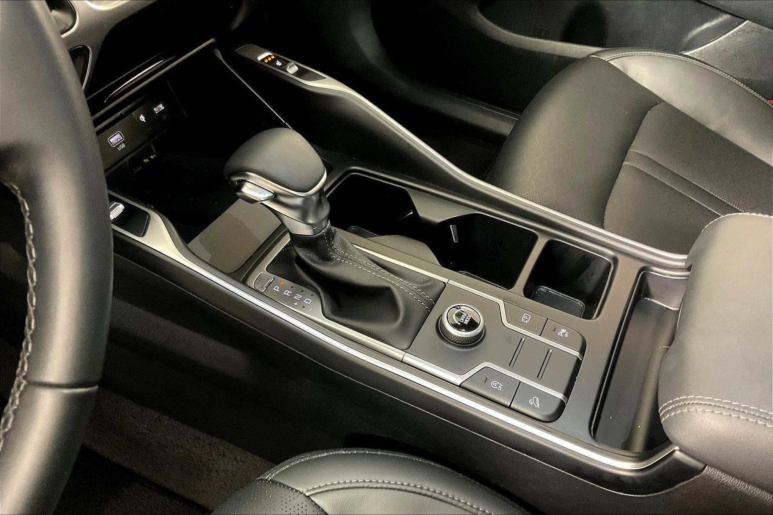 Certified 2023 Kia Sorento S w/ Panoramic Sunroof Package image 18