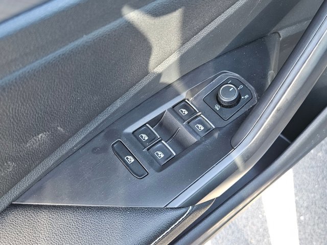 Used 2024 Volkswagen Jetta SE FWD image 11