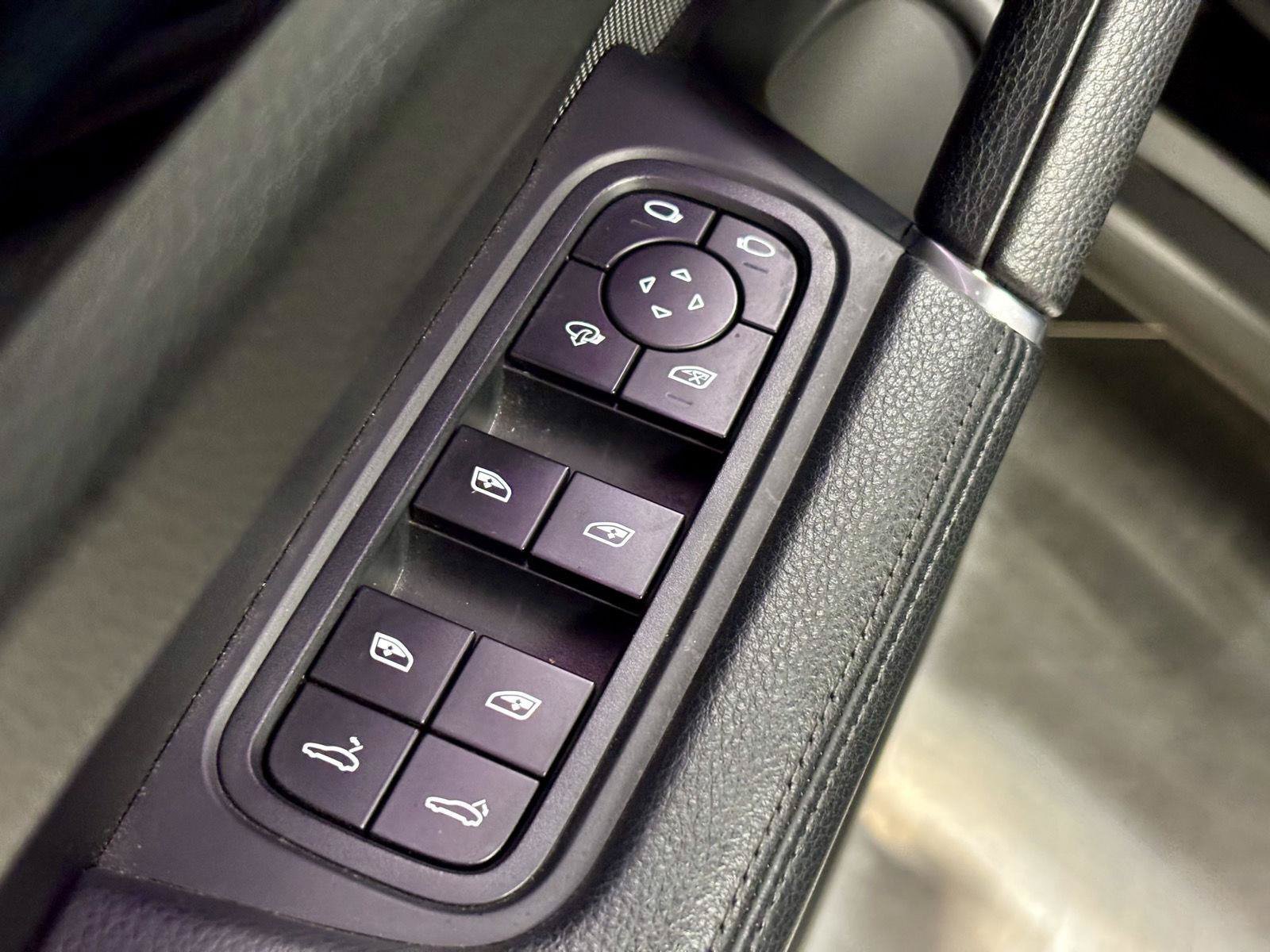 Used 2023 Porsche Cayenne AWD/4WD image 14