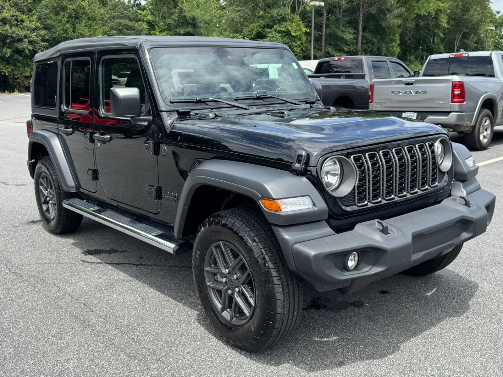 Used 2025 Jeep Wrangler Unlimited Sport AWD/4WD image 3