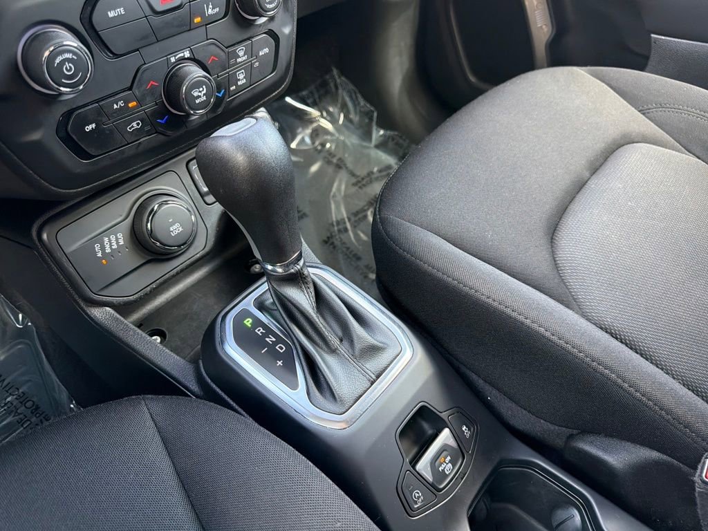 Used 2023 Jeep Renegade Latitude image 27