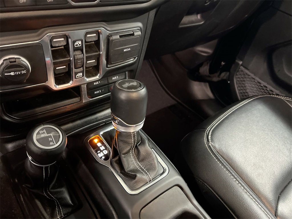 Used 2023 Jeep Wrangler Sahara w/ Cold Weather Group image 17