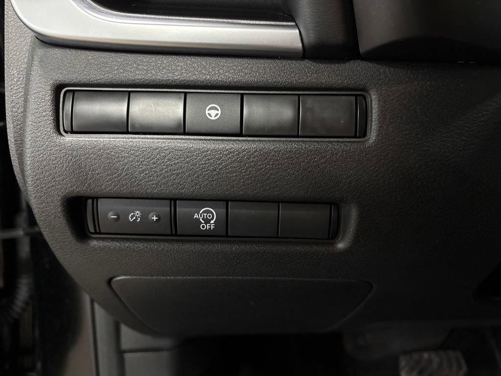 Used 2023 Nissan Rogue SV image 21