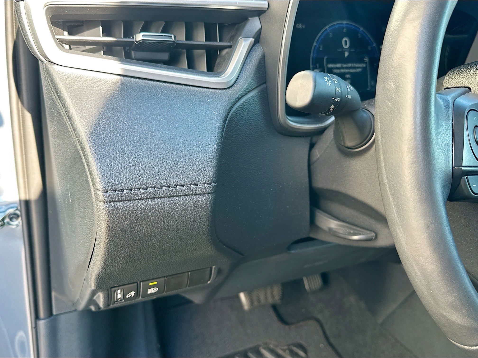 Used 2024 Toyota Corolla Cross XLE w/ Convenience Package image 10