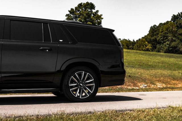 Used 2021 Cadillac Escalade ESV Sport w/ Driver Assist Tech Package RWD image 4