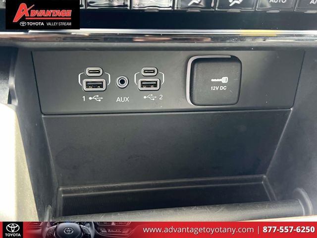 Used 2023 Jeep Grand Cherokee Limited w/ Black Appearance Package AWD/4WD image 34