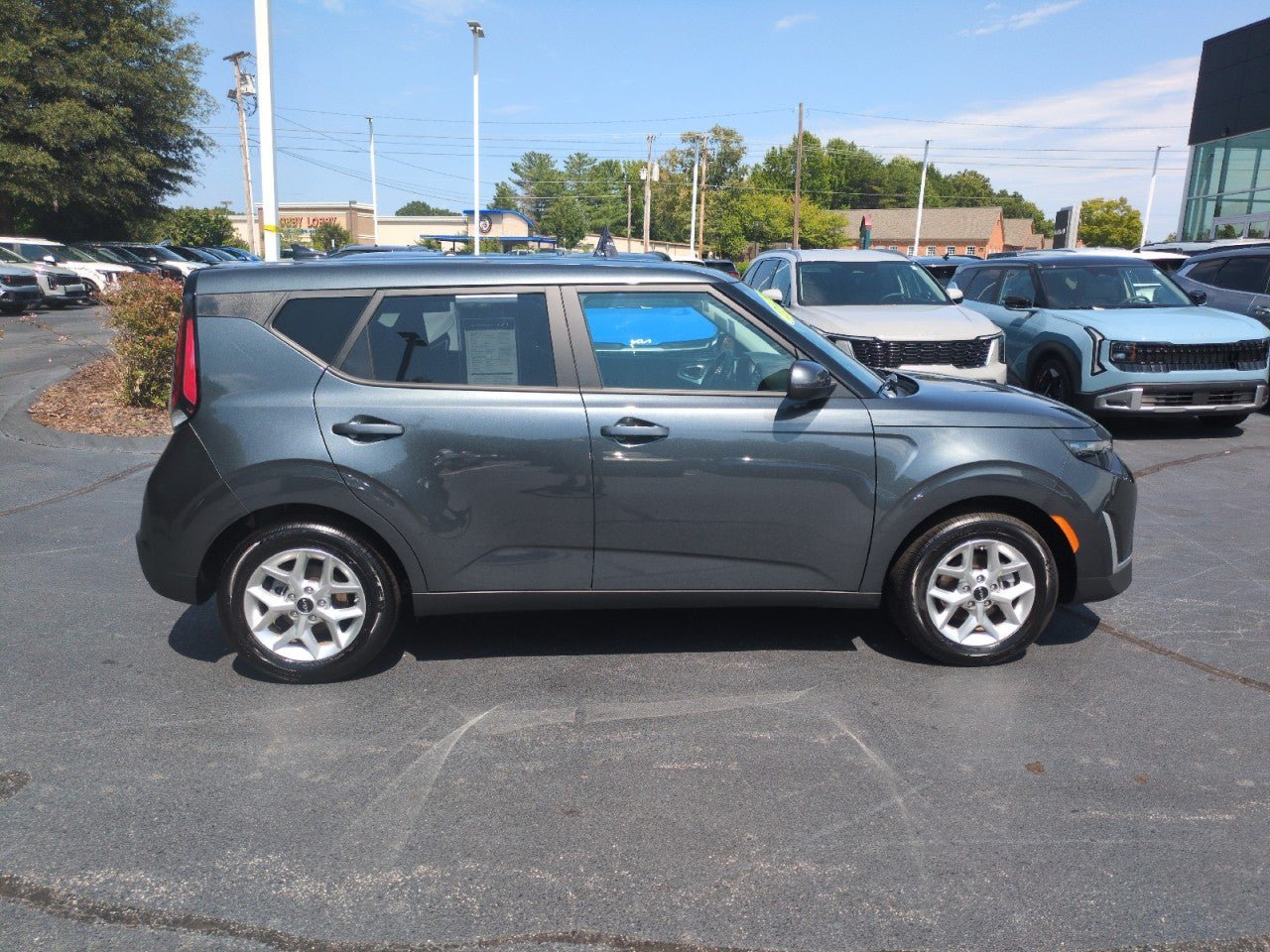 Certified 2025 Kia Soul LX w/ LX Technology Package FWD image 8