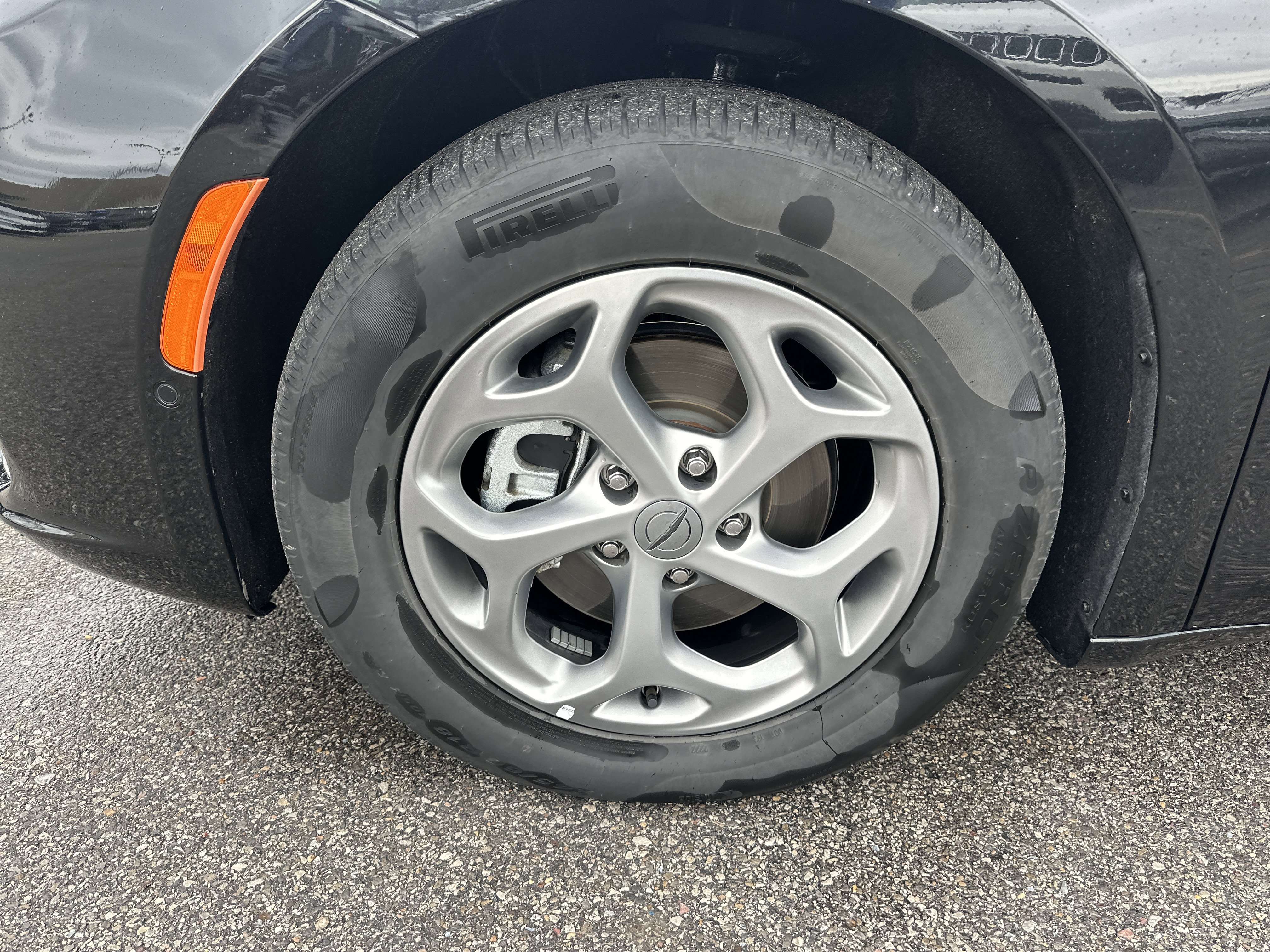 Used 2023 Chrysler Pacifica Limited image 7