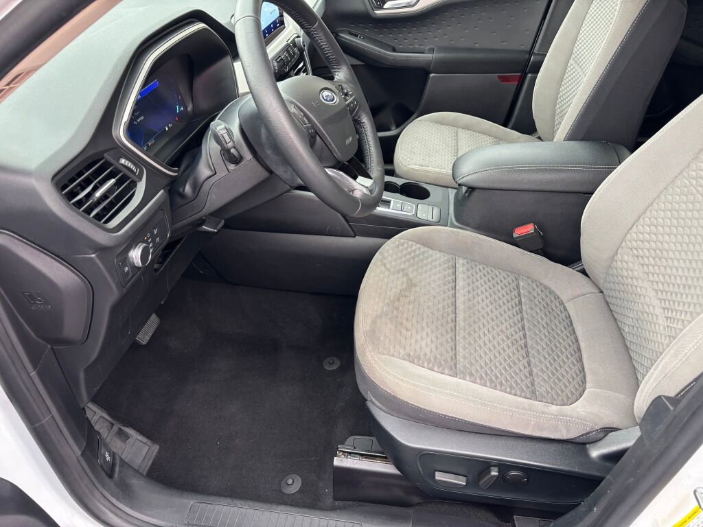 Used 2020 Ford Escape SE Sport image 7