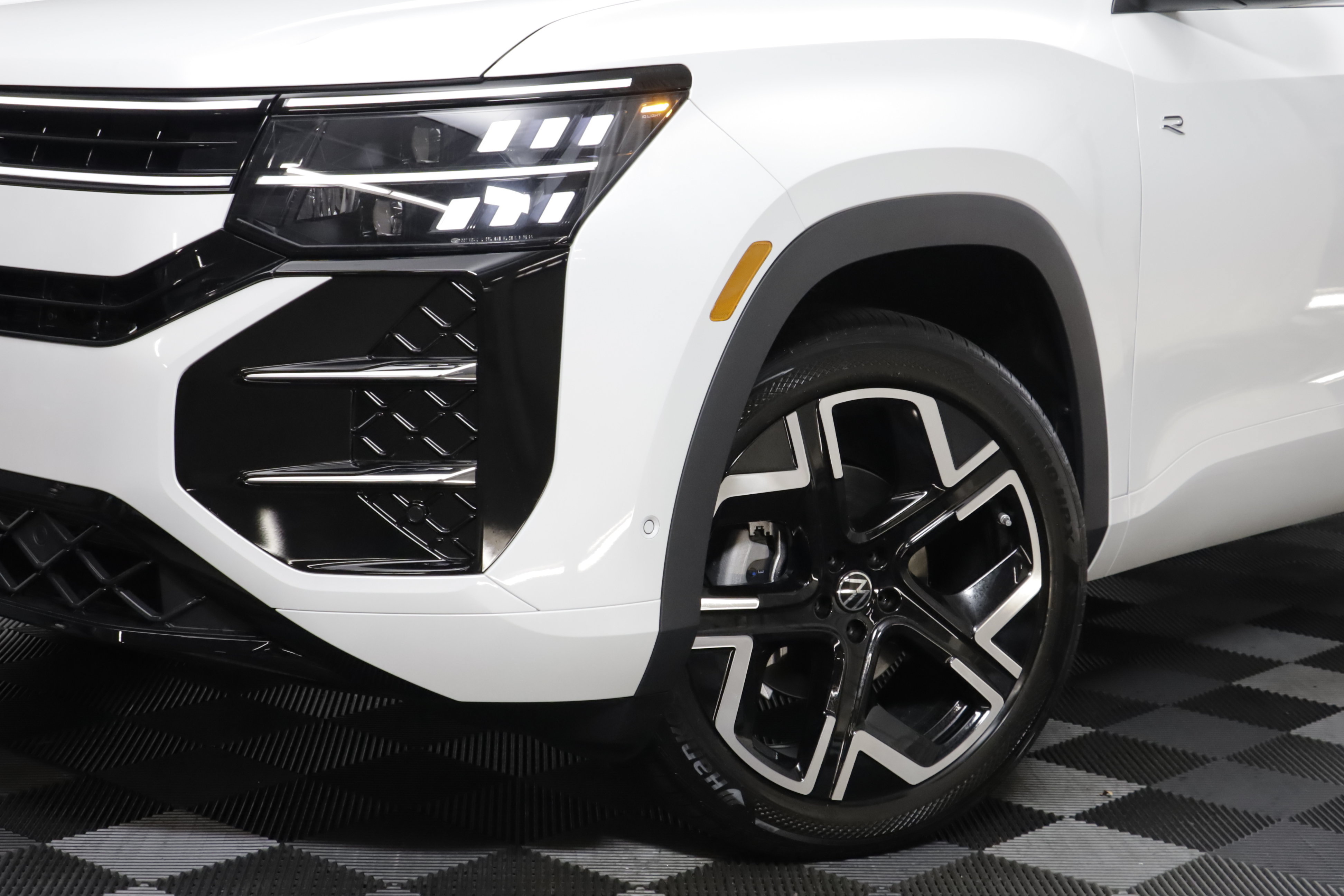 New 2027 Volkswagen Atlas SEL Premium R-Line AWD/4WD image 4