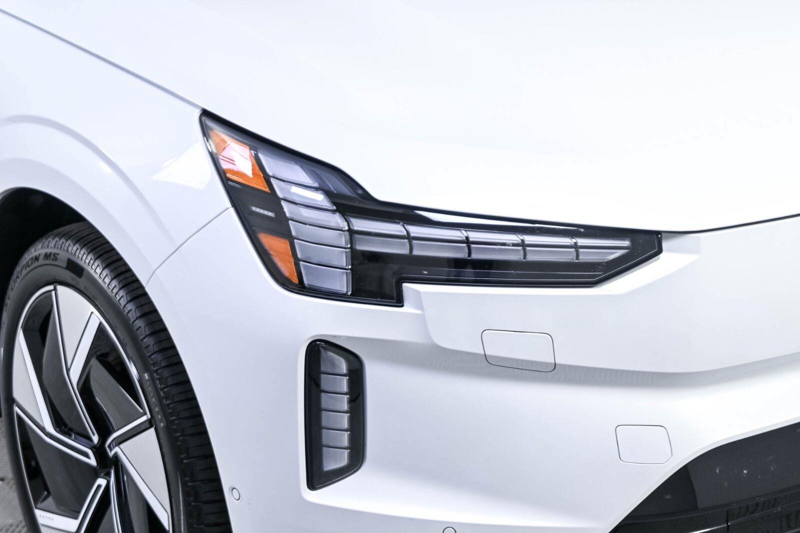 Certified 2025 Volvo EX90 Ultra AWD/4WD image 37