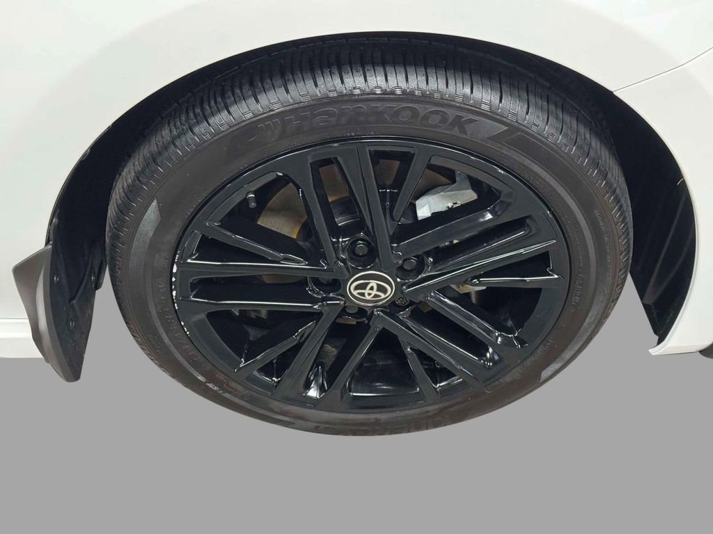 Used 2025 Toyota Camry SE image 9