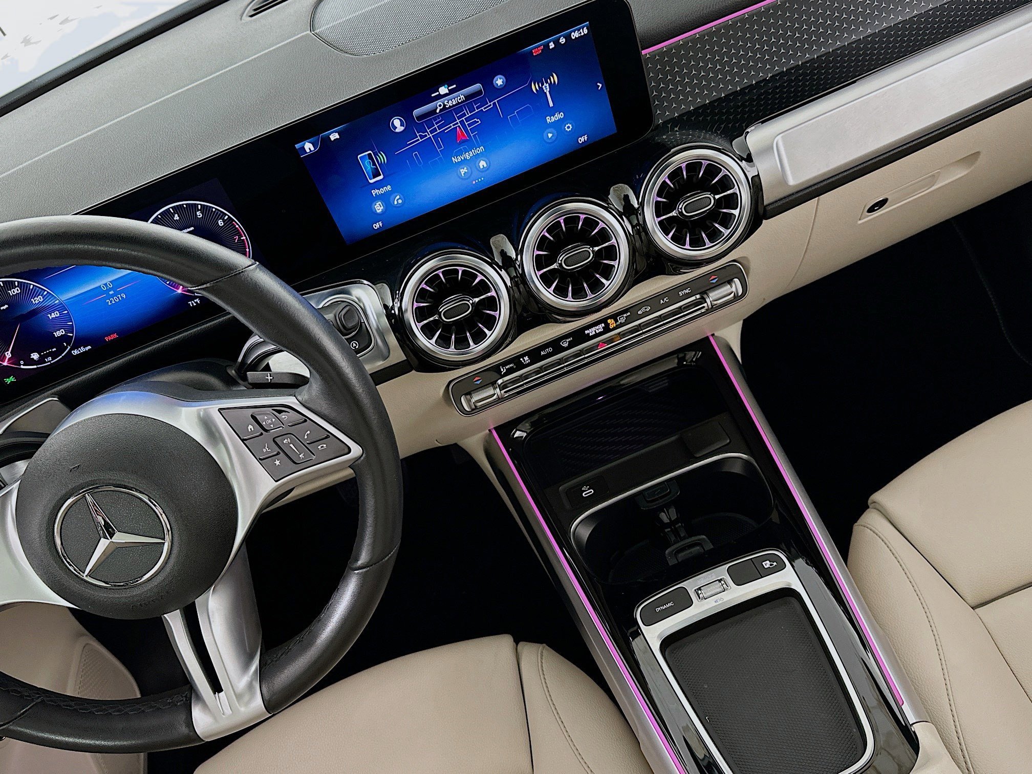 Used 2024 Mercedes-Benz GLB 250 4MATIC w/ Driver Assistance Package image 19