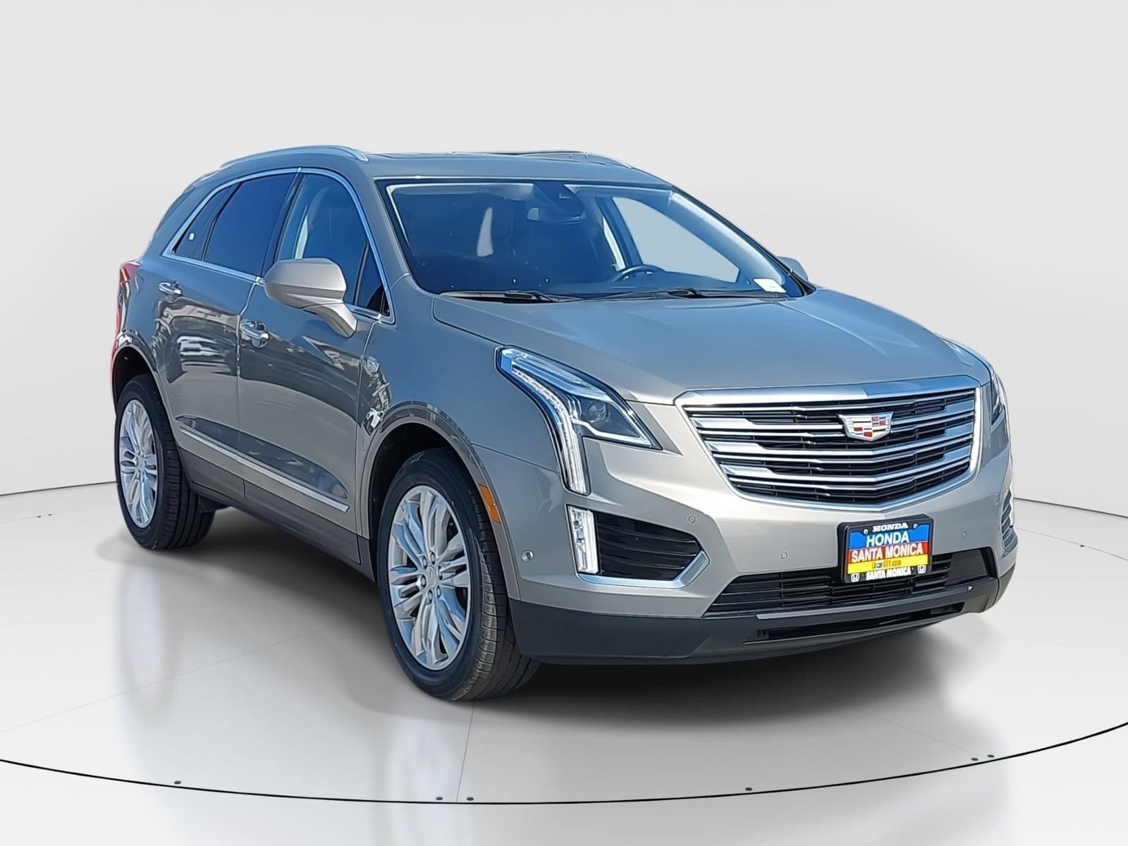 Used 2019 Cadillac XT5 Premium Luxury w/ Driver Assist Package image 3