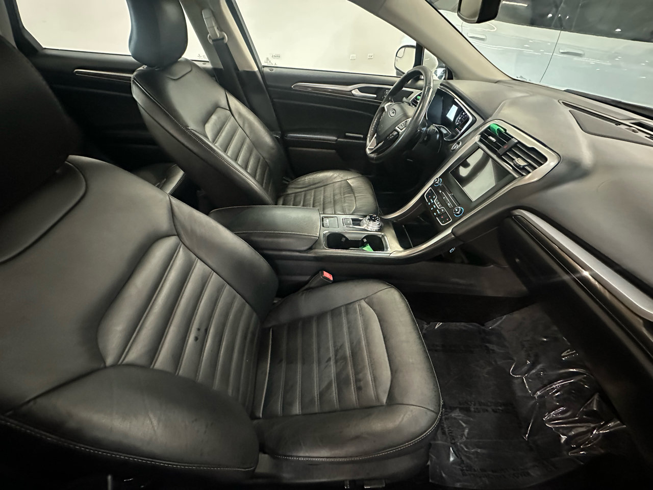 Used 2017 Ford Fusion SE w/ Fusion SE Technology Package image 13