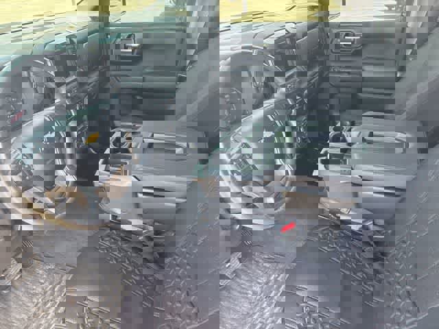 Used 2025 Chevrolet Silverado 1500 Custom image 9