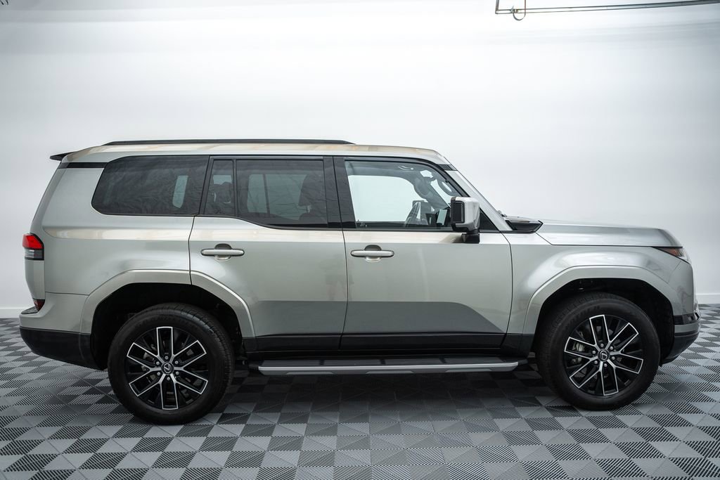 Used 2025 Lexus GX 550 w/ Cold Area Package image 4
